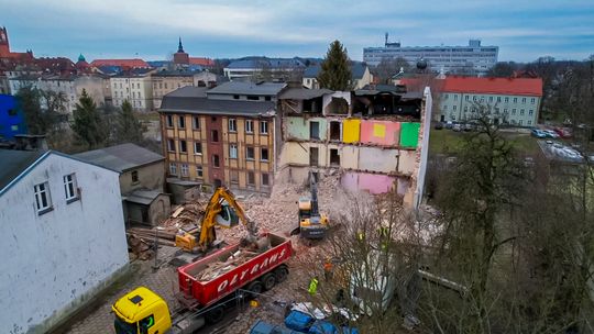 Znikają kolejne budynki